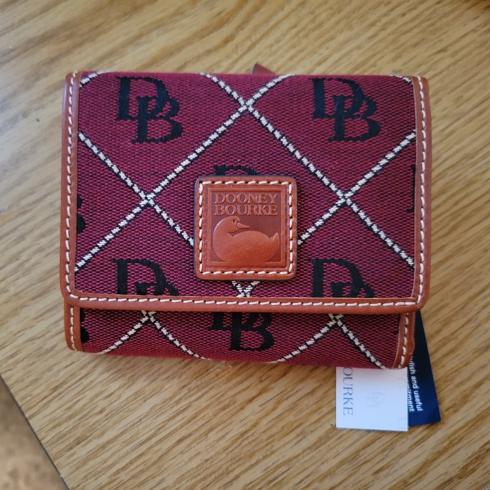 Dooney & bourke wallet